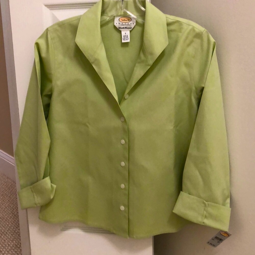 NWT Fun Light Green 3/4 Sleeve button down shirt